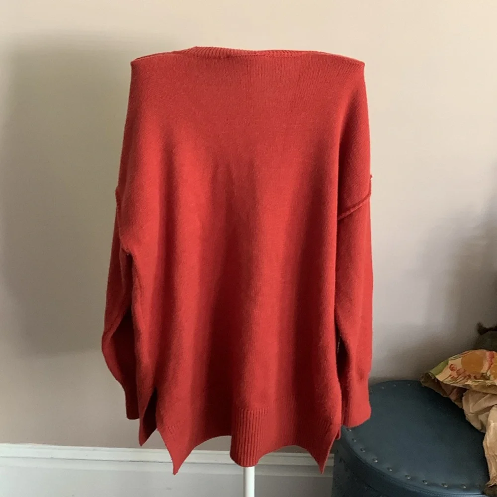 T by Tahari ribbed v viscose blend‎ sweater. Worn about 5-6x - Picture 7 of 7